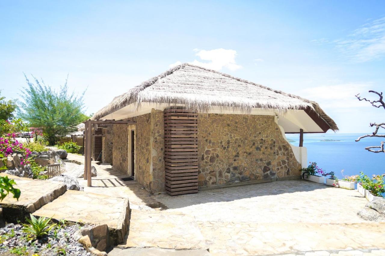 Theodor At Labuan Bajo Hotel Exterior foto
